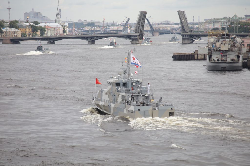 Мосты Петербурга ждет дневная разводка из-за репетиций парада ВМФ