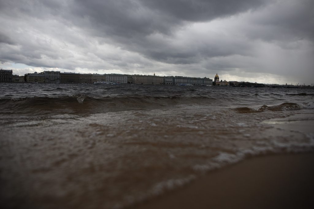 Петербург становится меньше: вода размывает берега 