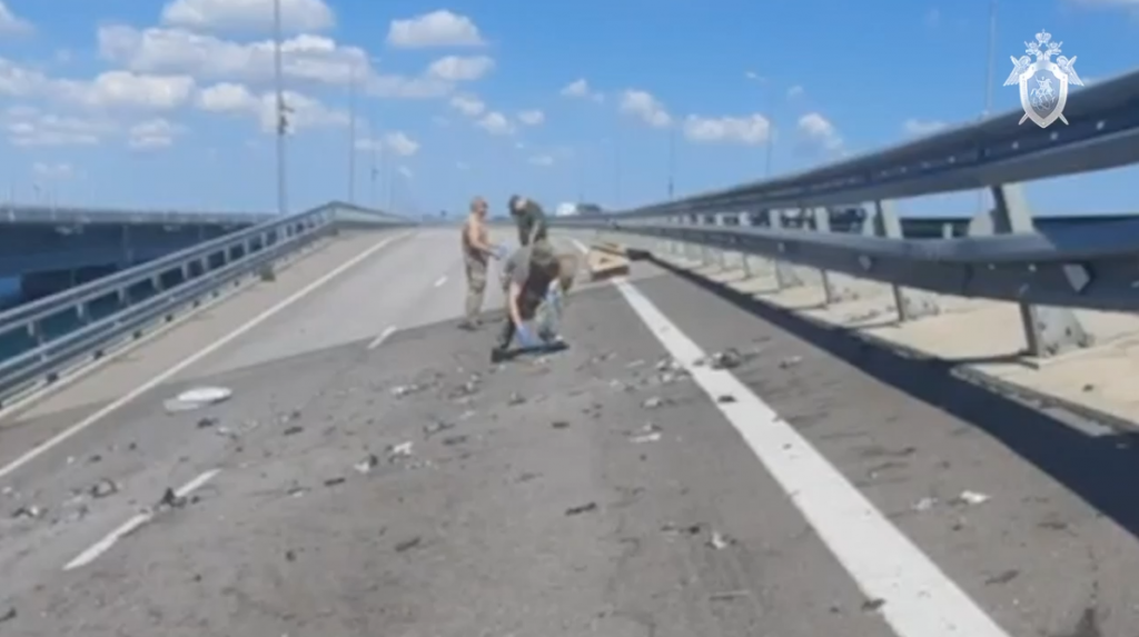 ЧП на Крымском мосту: что говорят власти