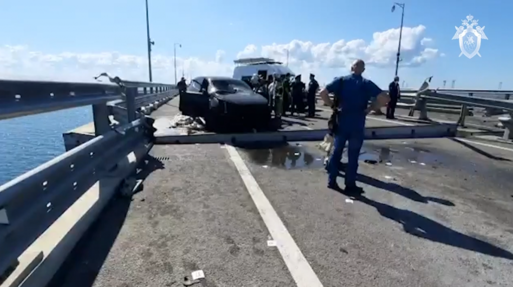 Крымский мост поврежден: что известно о ЧП к данной минуте