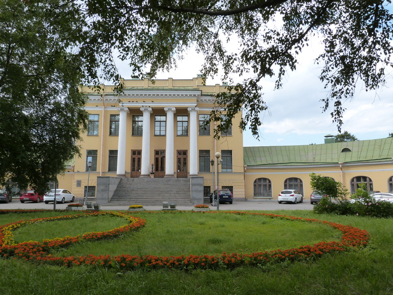 В Петербурге в День семьи, любви и верности зарегистрировали свыше 300 браков