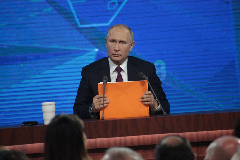 Путин подписал закон об уголовной ответственности коллекторов за угрозы