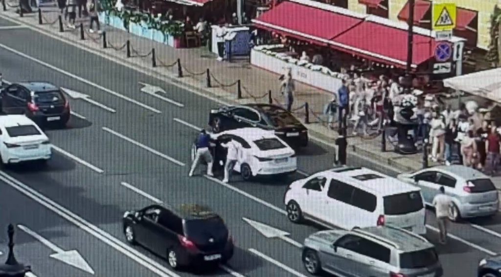 Уголовное дело возбудили после избиения водителя резиновой палкой на Невском проспекте