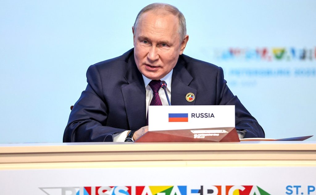 Путин: Россия готова искать пути мирного урегулирования на Украине