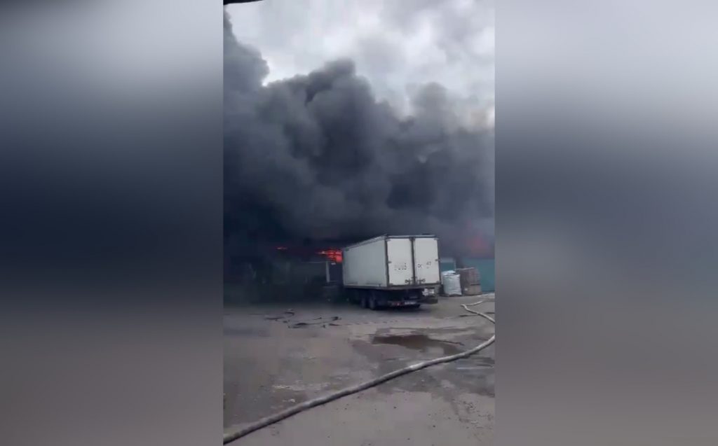 Прокуратура показала фото мощного пожара на улице Салова