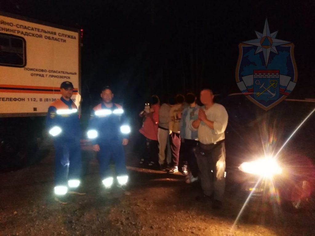 Спасатели вывели заплутавших грибников с детьми в Ленобласти