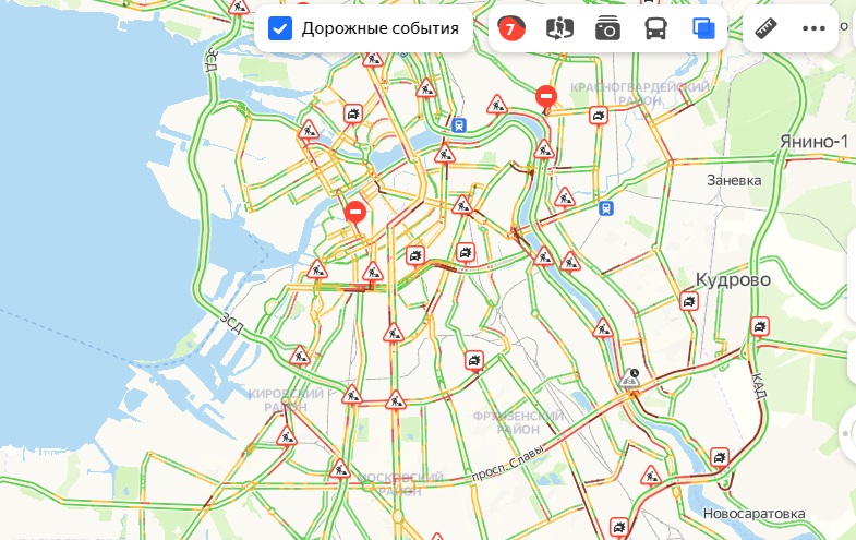 Рабочий день еще в разгаре, а на выездах из Петербурга уже пробки