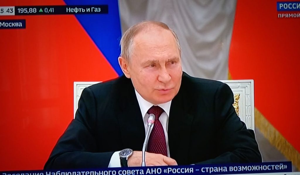 Путин рассказал, как в молодости мешки грузил в вагоны
