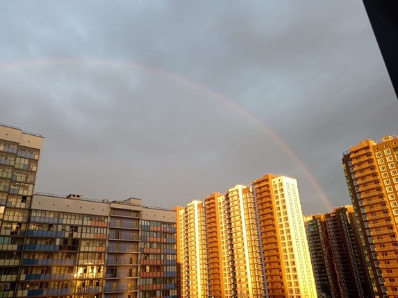 Жители Мурино делятся снимками радуги после дождя