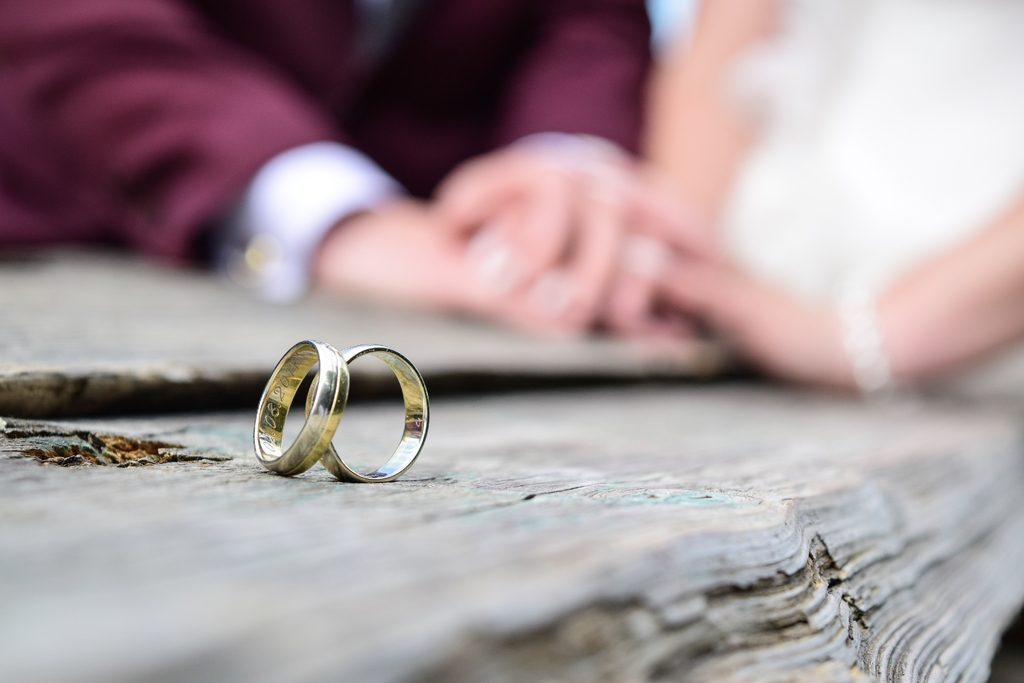 Как защитить дочь от венца безбрачия и обеспечить ей удачное замужество