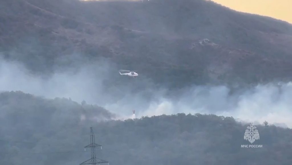 Лесной пожар в Геленджике распространился на 30 гектаров