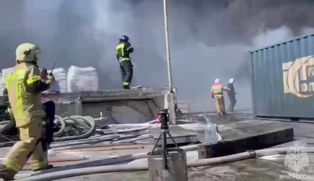 МЧС показало, как тушили пожар в порту Новороссийска