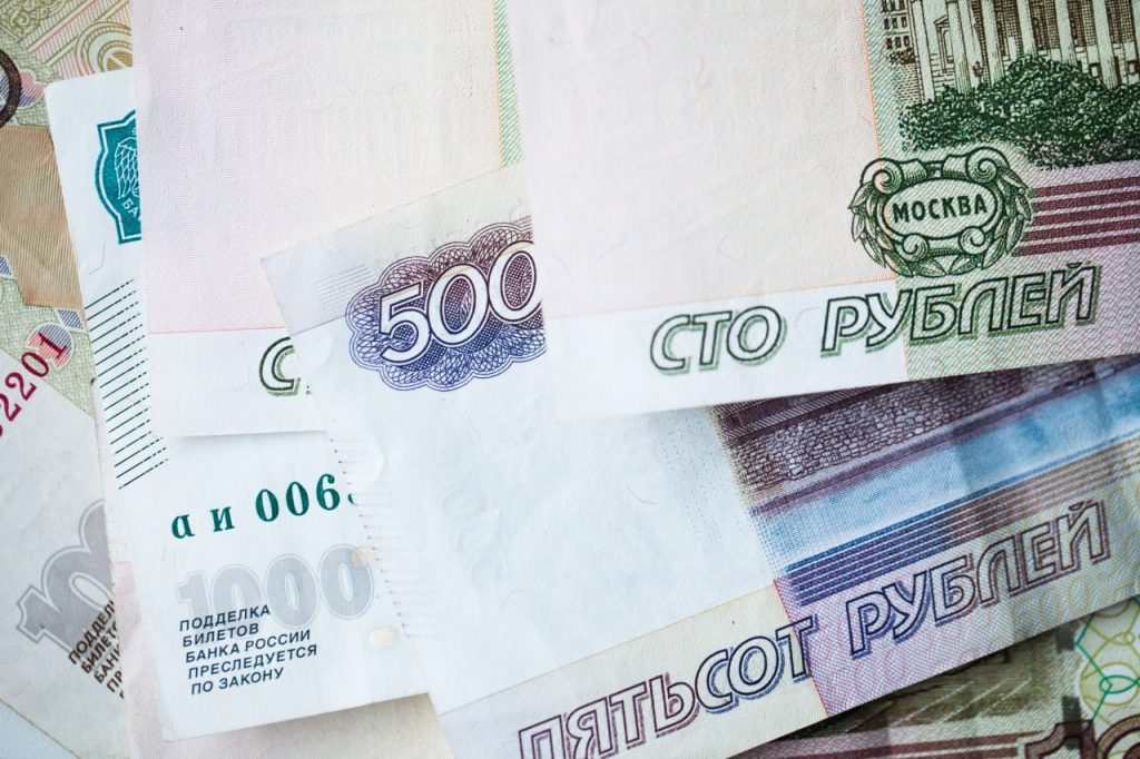 Смольный назвал размер средней зарплаты в Петербурге
