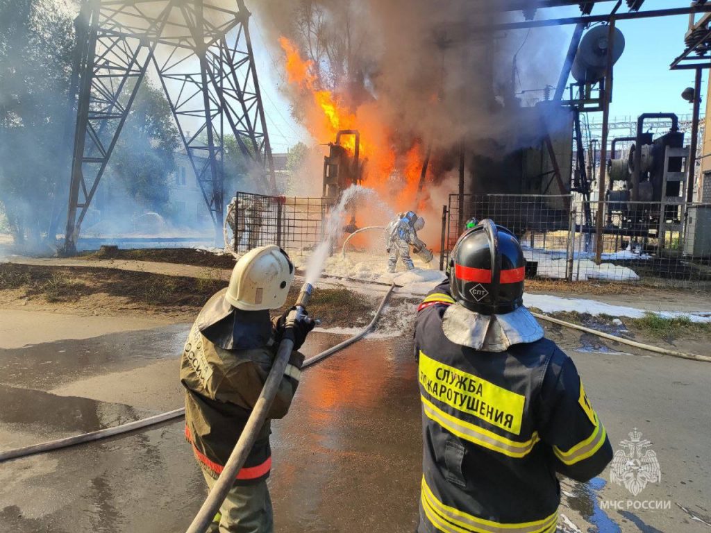 МЧС показало, как тушат пожар на заводе «Красный Октябрь» в Волгограде
