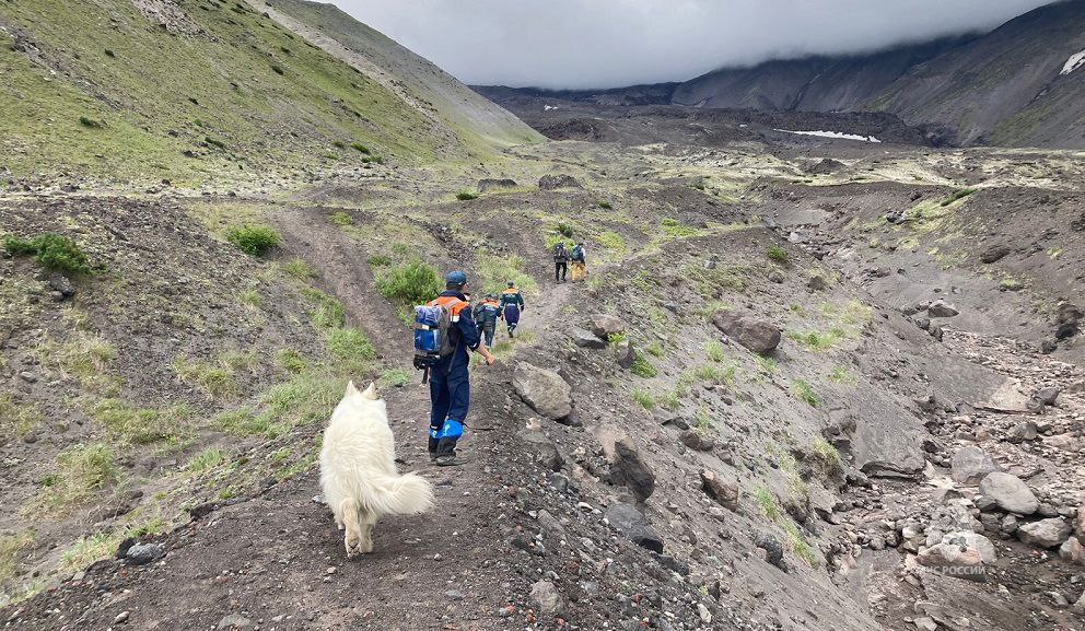 На вулкане на Камчатке два дня искали туриста из Петербурга, тело нашли в расщелине