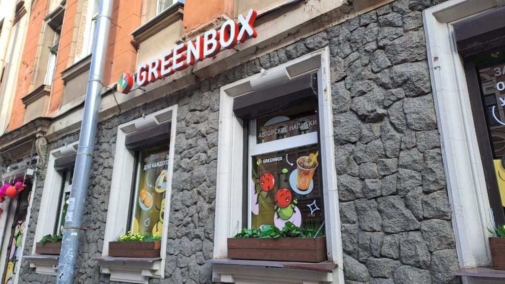 Отравившиеся вафлями Greenbox петербуржцы получили по 50 тысяч 
