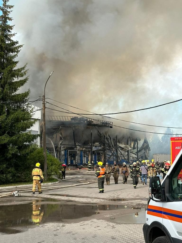 Пожар на складе в Металлострое сегодня изучит прокуратура района