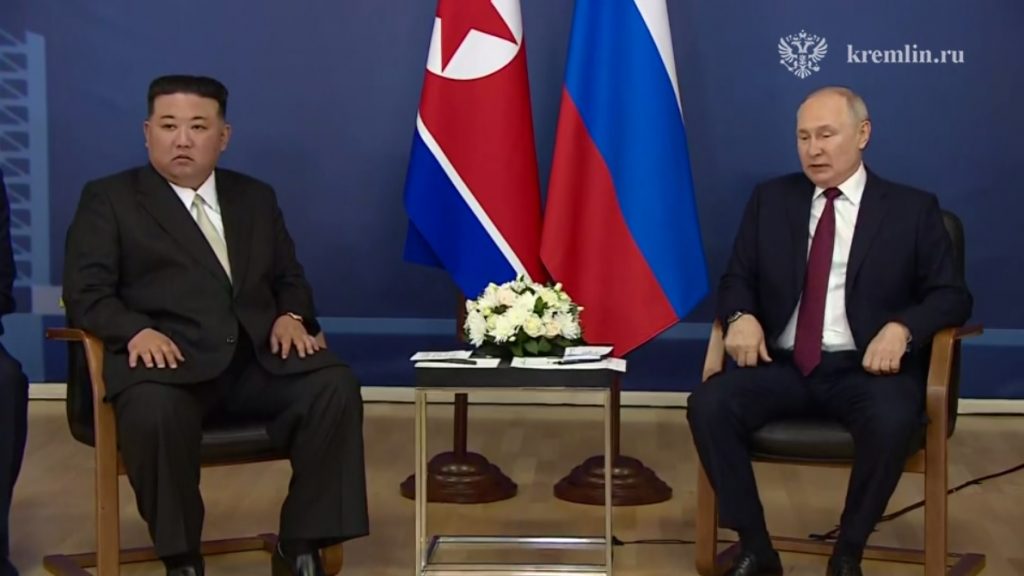 Кремль показал видео встречи Путина и Ким Чен Ына