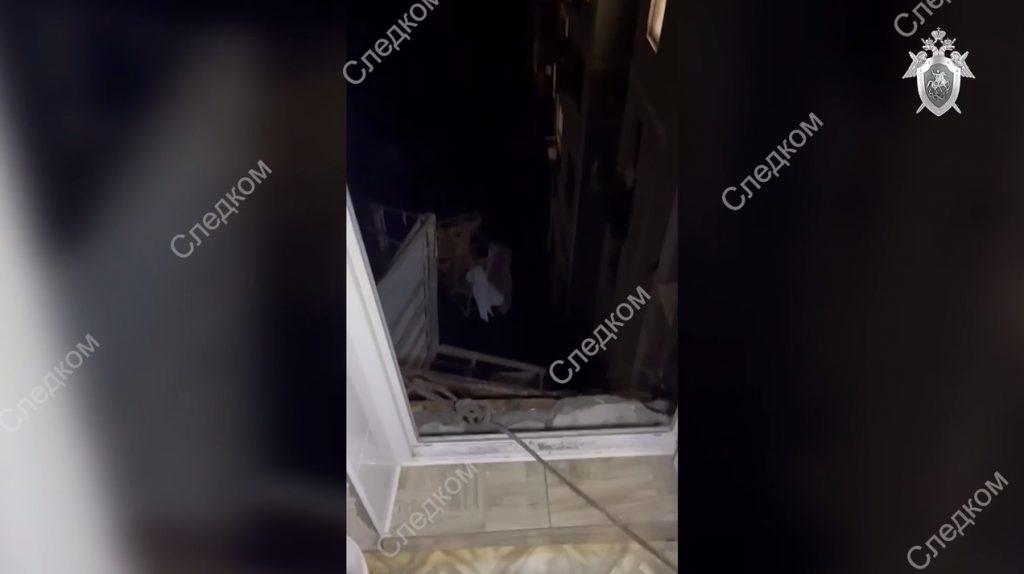СК показал кадры обрушения балкона дома в Крыму, где погибли два человека 