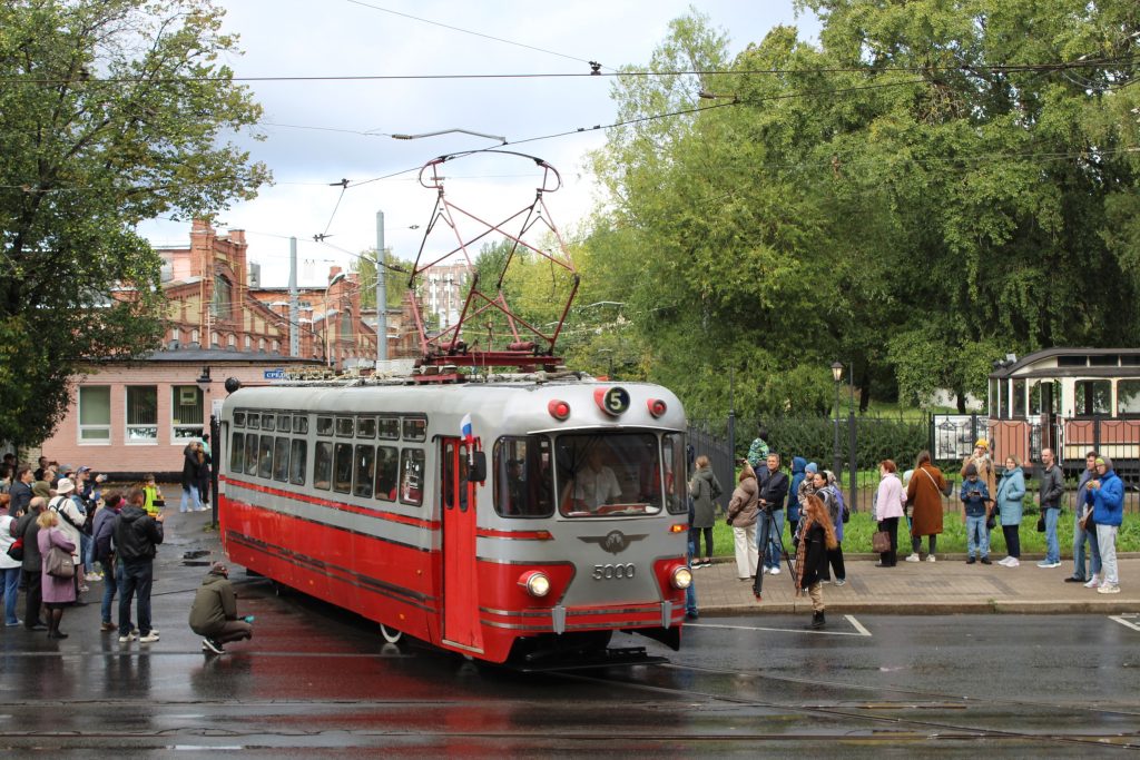 Мойка78 показывает парад исторических трамваев в Петербурге