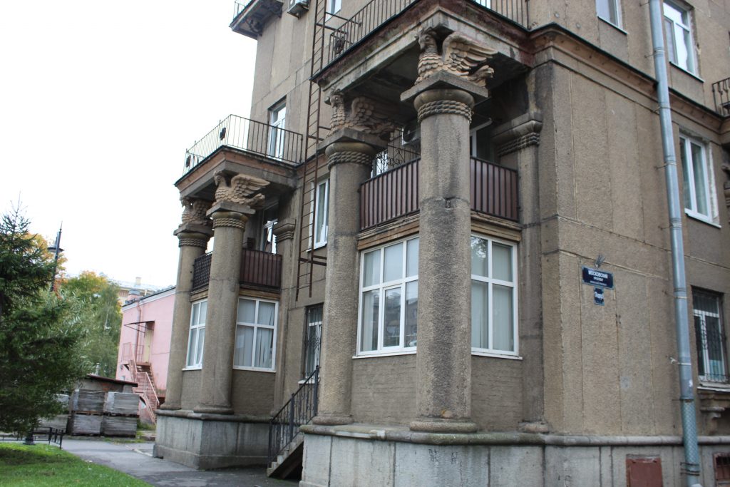 В синагоге на Московском неизвестные разбили окно