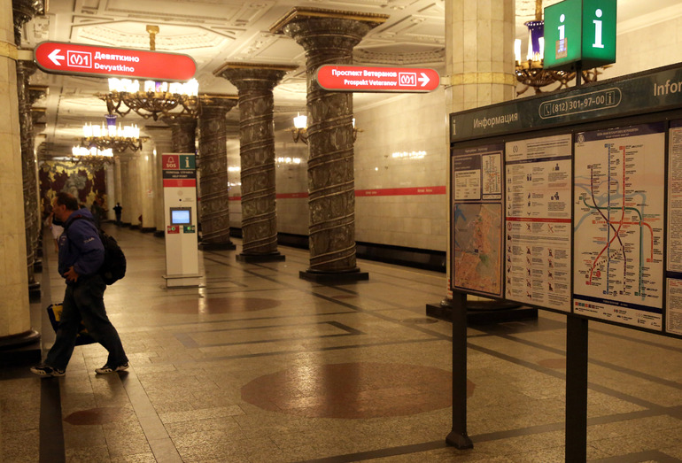 Илон Маск не увидит открыток и альбомов с видами станций метро Петербурга?