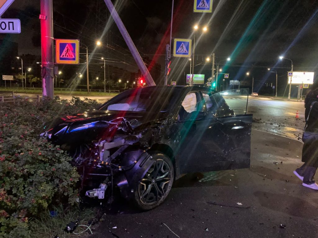 Полиция показала фото смертельного ДТП с Renault и BMW на Петергофском шоссе