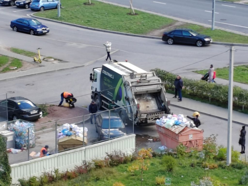 В Мурино развернули спасательную операцию, объект &#8212; мусор