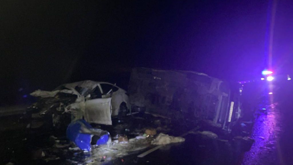 Три человека погибли на трассе под Новосибирском при лобовом столкновении