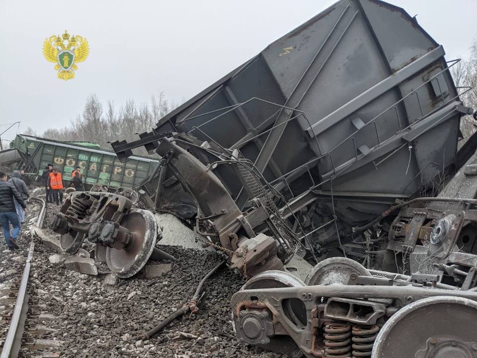 Прокуратура показала фото крушения товарного поезда в Рязанской области