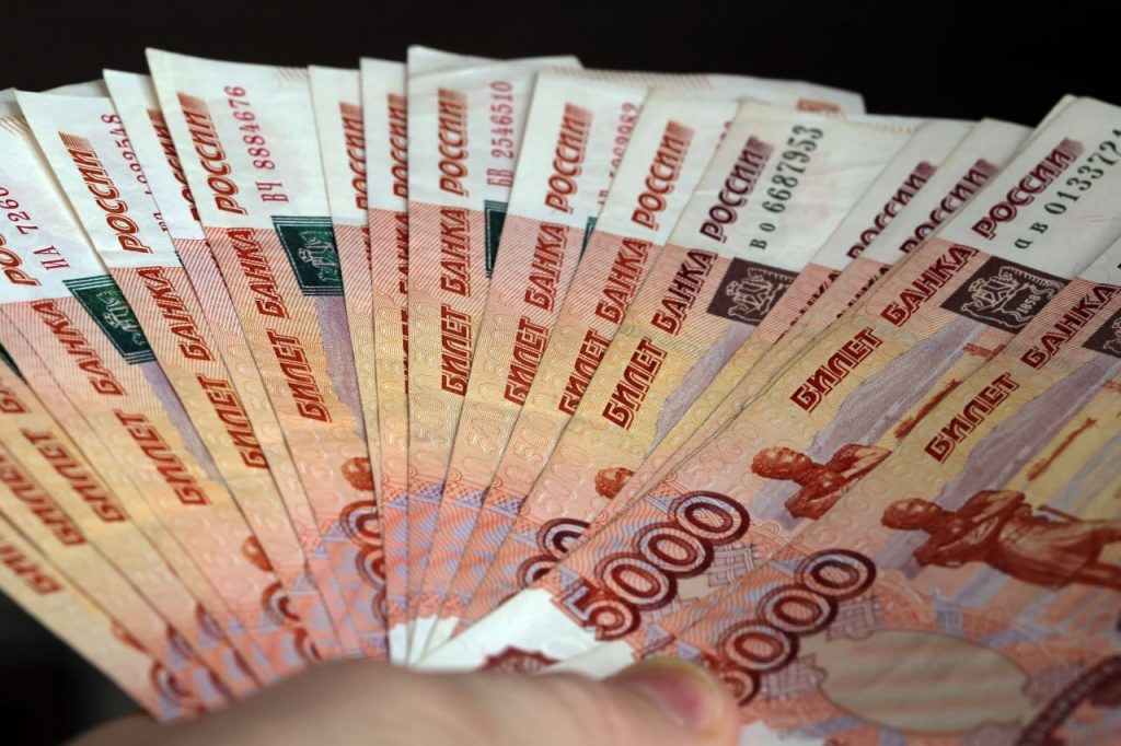 В Петербурге пенсионерка перевела мошенникам 21 млн рублей