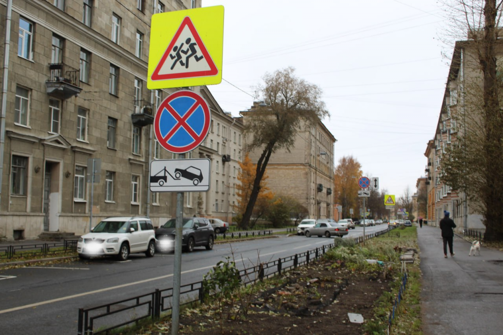 На Васильевском острове от чужих машин в зоне платной парковки закрыто 75% дворов