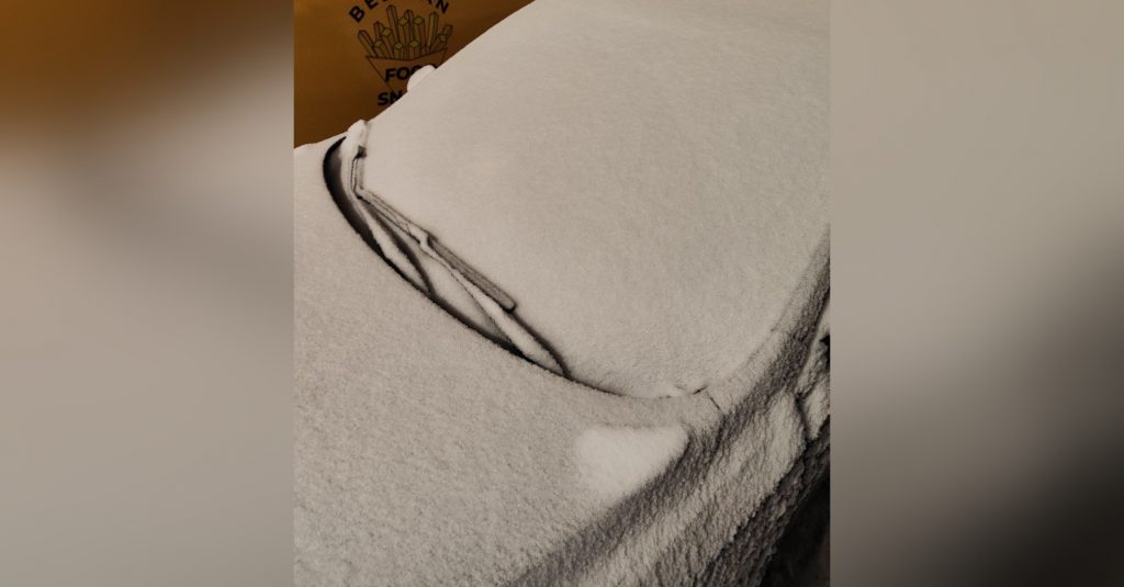В Петербурге после снегопада утро водителей начинается не с пробок
