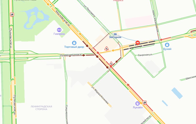 Московское шоссе сковала пробка, автобусы запаздывают на полчаса