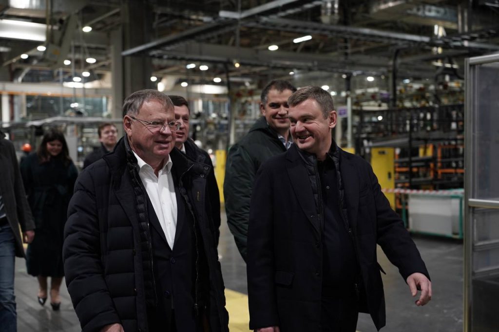 Обуховский завод и вице-губернатор осмотрели новинки автоэлектропрома