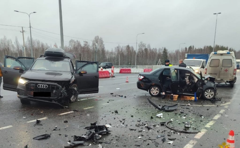 Полиция показала кадры смертельного столкновения LADA и Audi на «Скандинавии»