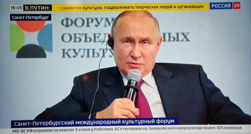 Путин: культурные деятели, в отличие от политиков, наводят мосты