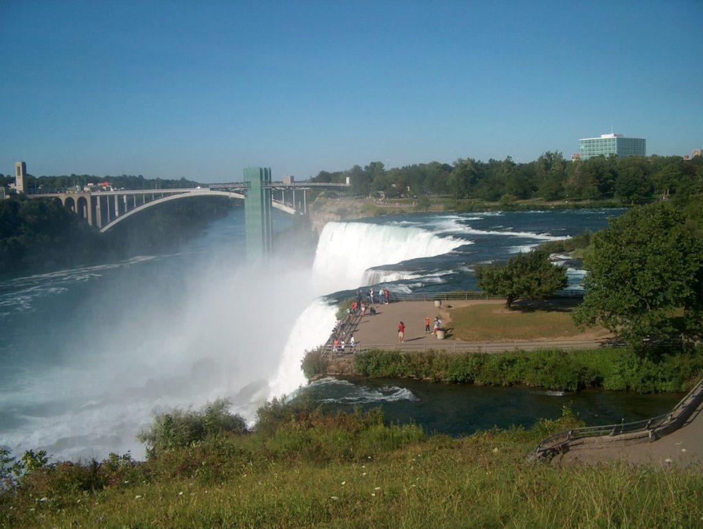 Взрыв на мосту у Ниагарского водопада между США и Канадой: что известно