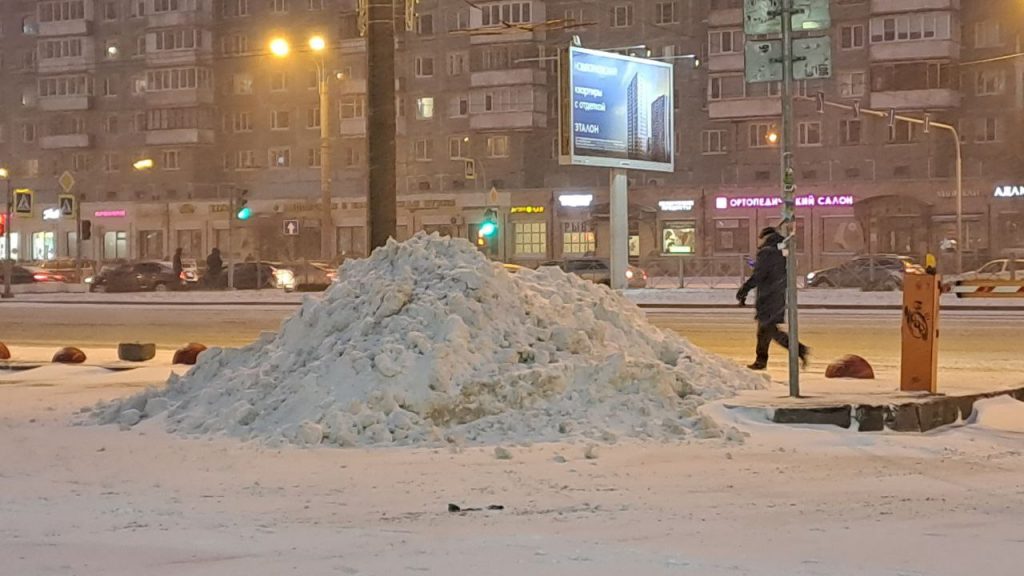 Петербург тонет в снегу – фоторепортаж