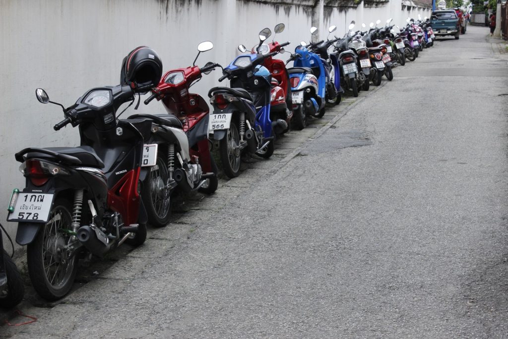 В марте на дорогах Петербурга произошло 56 ДТП с мотоциклами