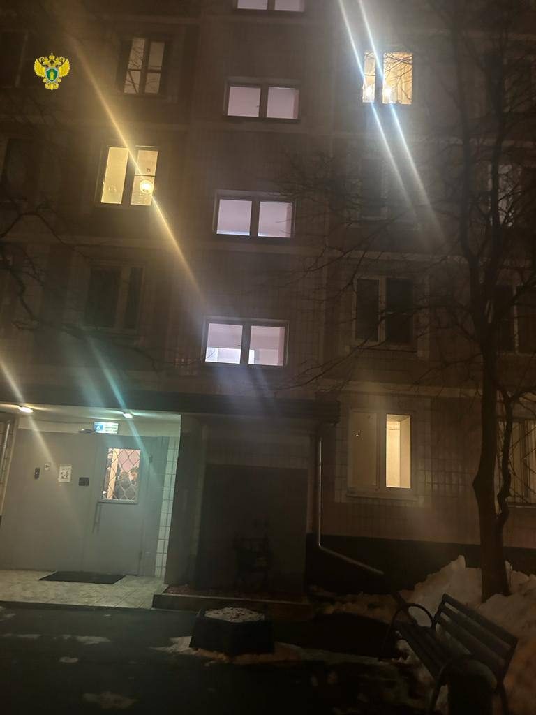 В Москве 45-летний мужчина выкинул в окно юную девушку