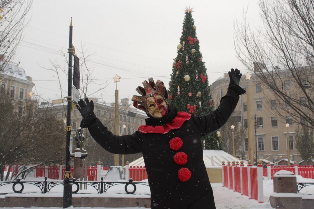Конфетенбург в снегу: 14 фото заснеженной рождественской сказки на Манежной