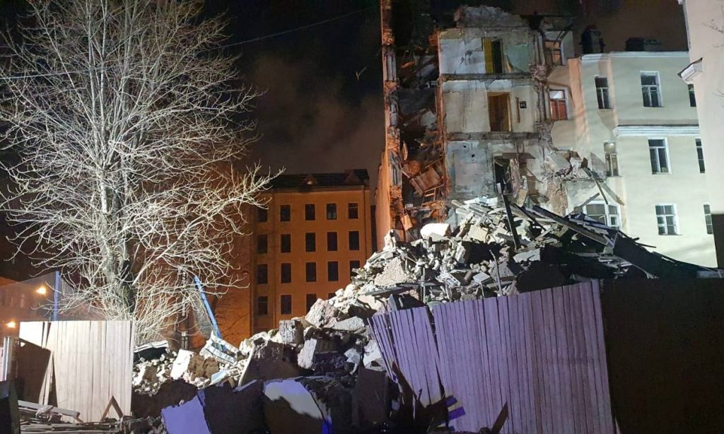 После обрушения дома на Гороховой 27 человек эвакуировали