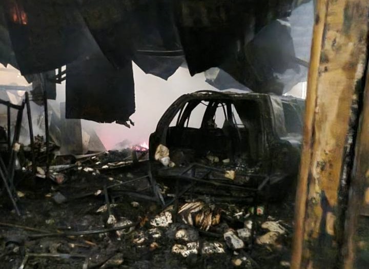 Роспотребнадзор раскрыл результаты проверки воздуха после пожара в гаражах на Шафировском