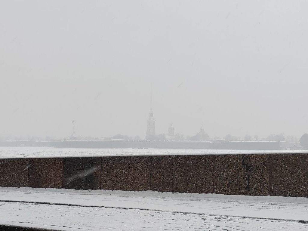 Снегопад скрыл за собой Петропавловскую крепость
