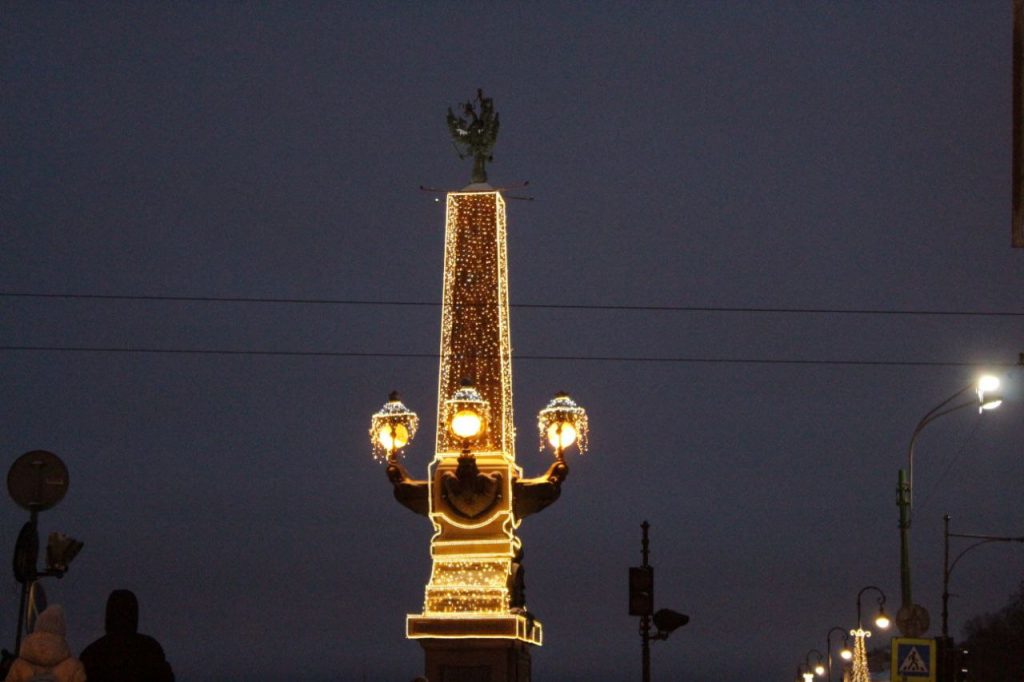 Петербург отменил розжиг факелов Ростральных колонн в поддержку Белгорода