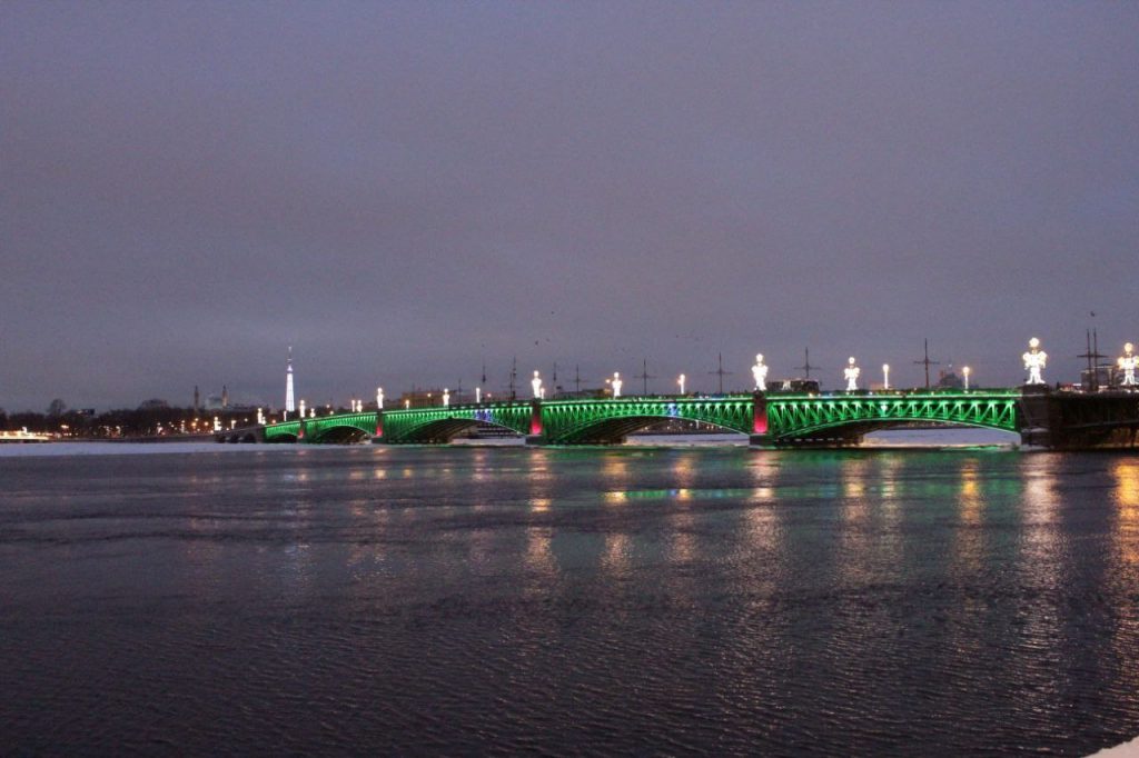 Четыре моста разведут в Петербурге ради пропуска ледокола