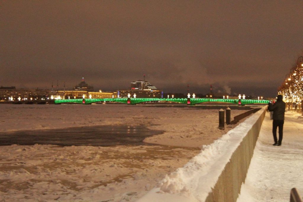 В Петербурге проход двух ледоколов разведет шесть мостов 