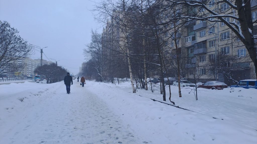 Дороги и тротуары на Луначарского и Энгельса в снегу