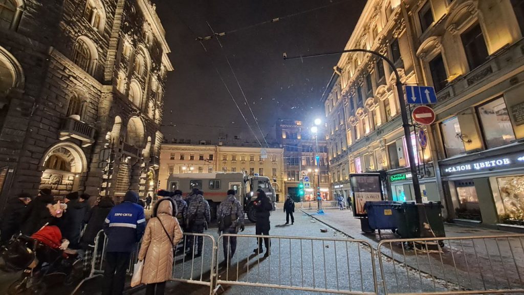 Еще 13 мигрантов выдворят из РФ после задержаний в новогоднюю ночь в Петербурге